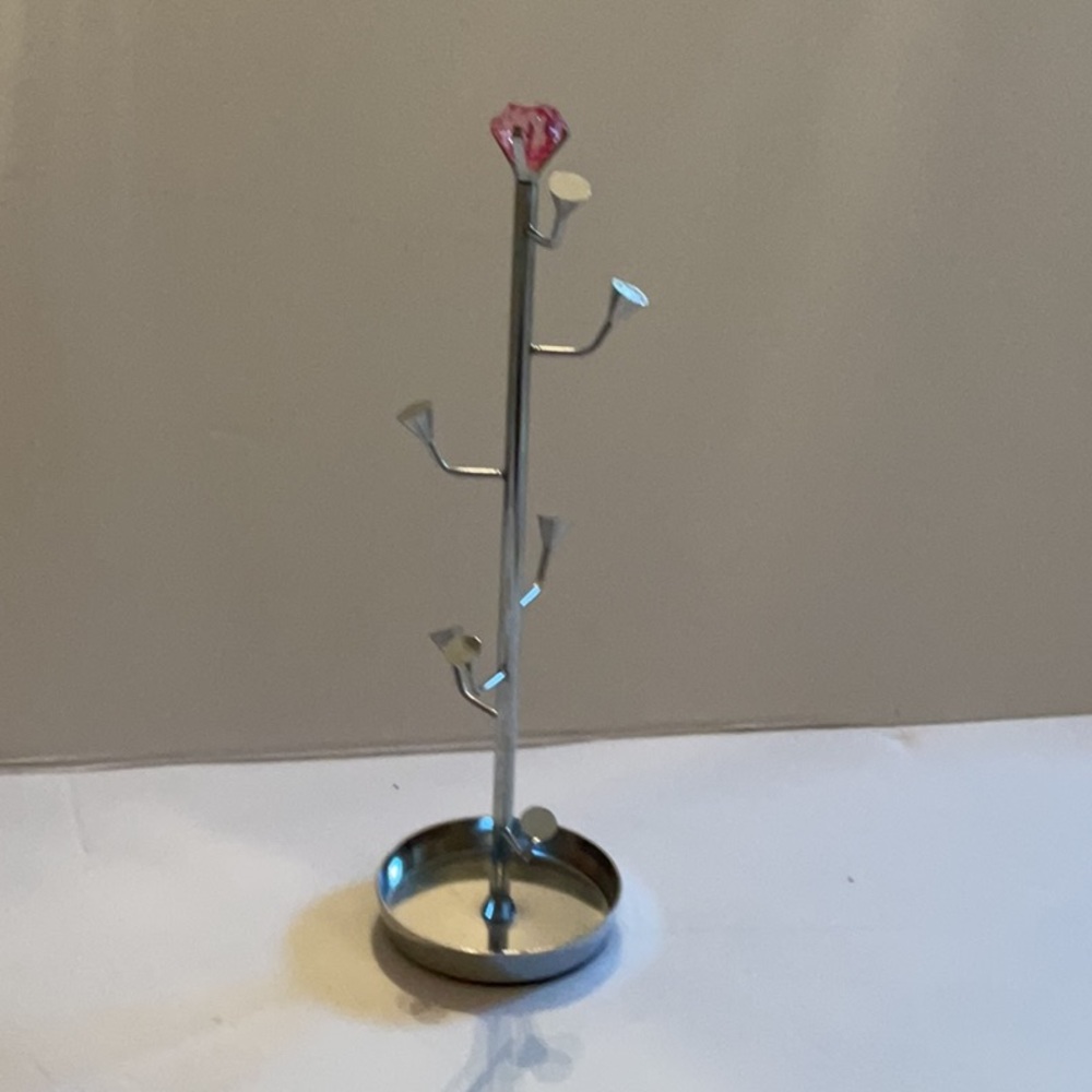 Metal Jewelry Tree with 7 hooks for bracelets, necklaces and rings.